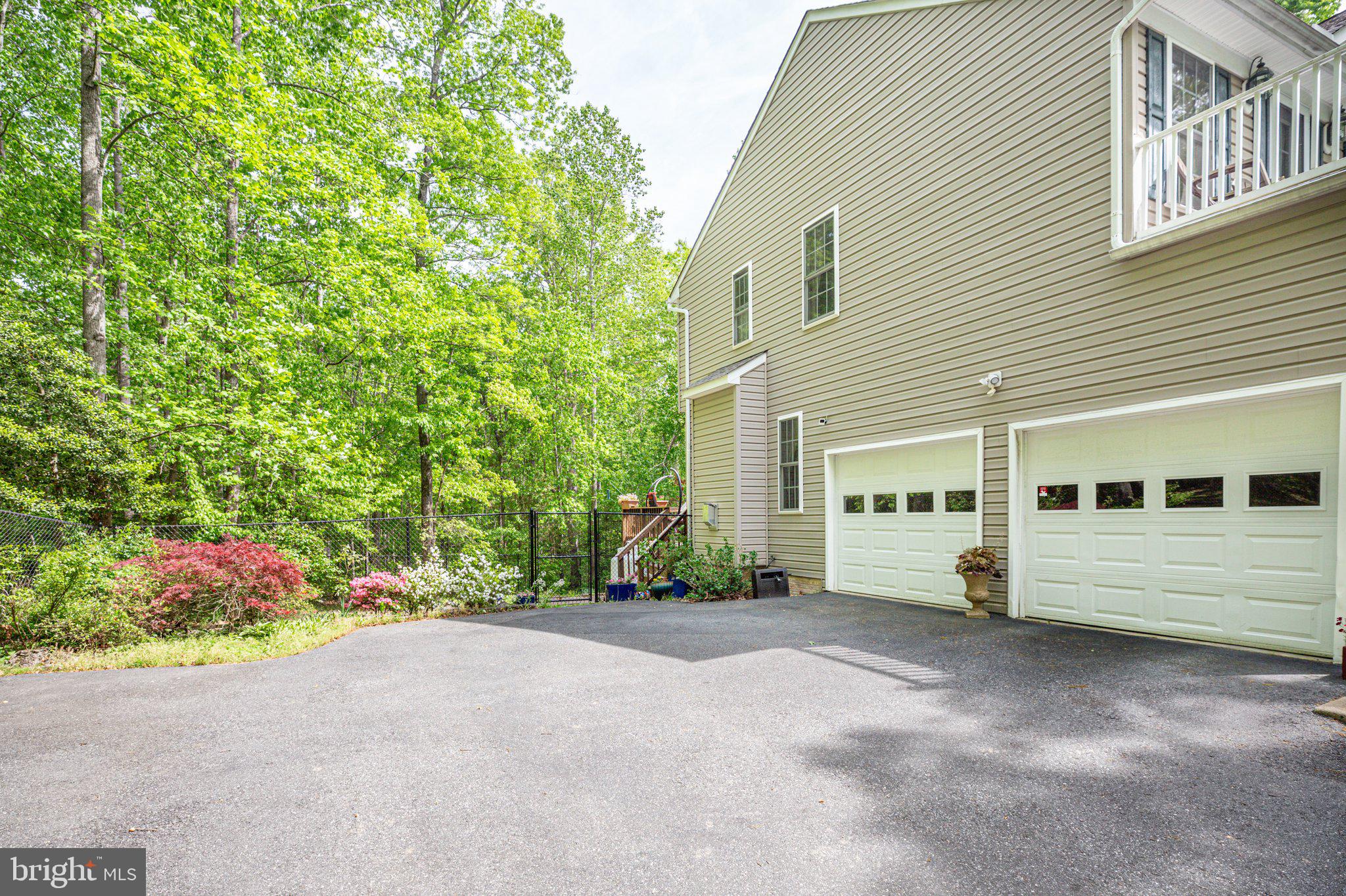 ROYAL HILLS ESTATES - Residential