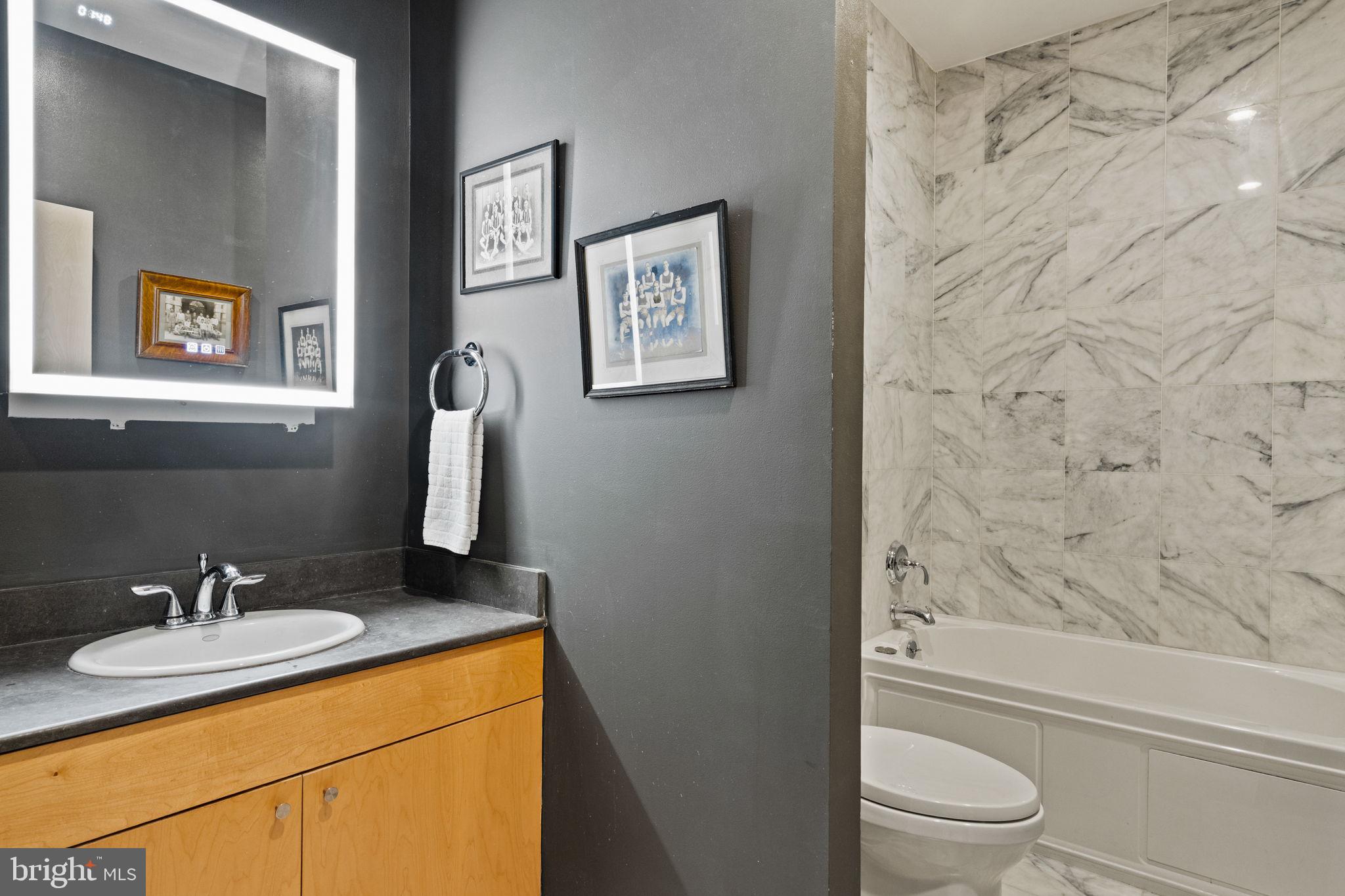 AVENUE OF THE ARTS - Residential