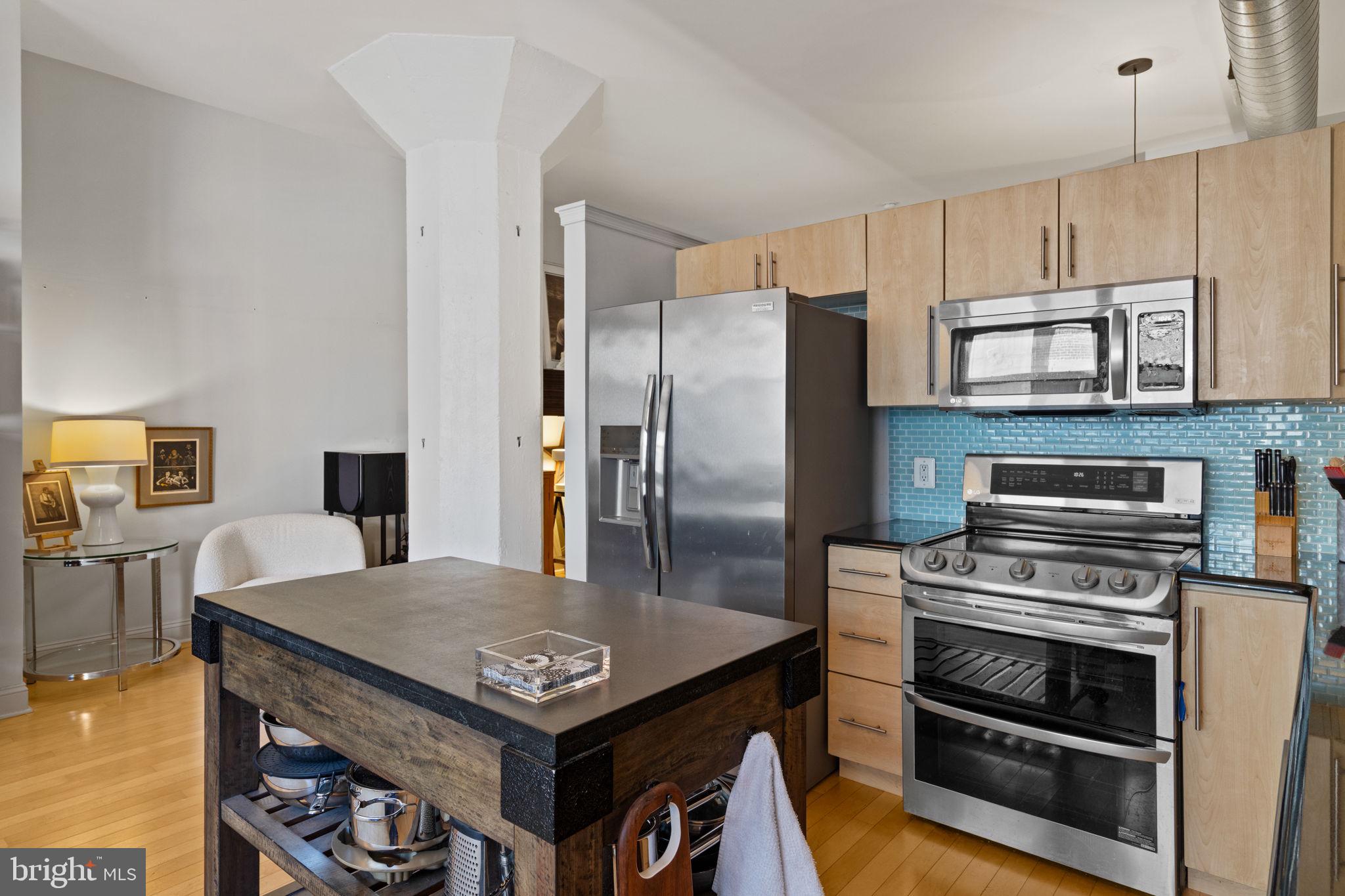 AVENUE OF THE ARTS - Residential