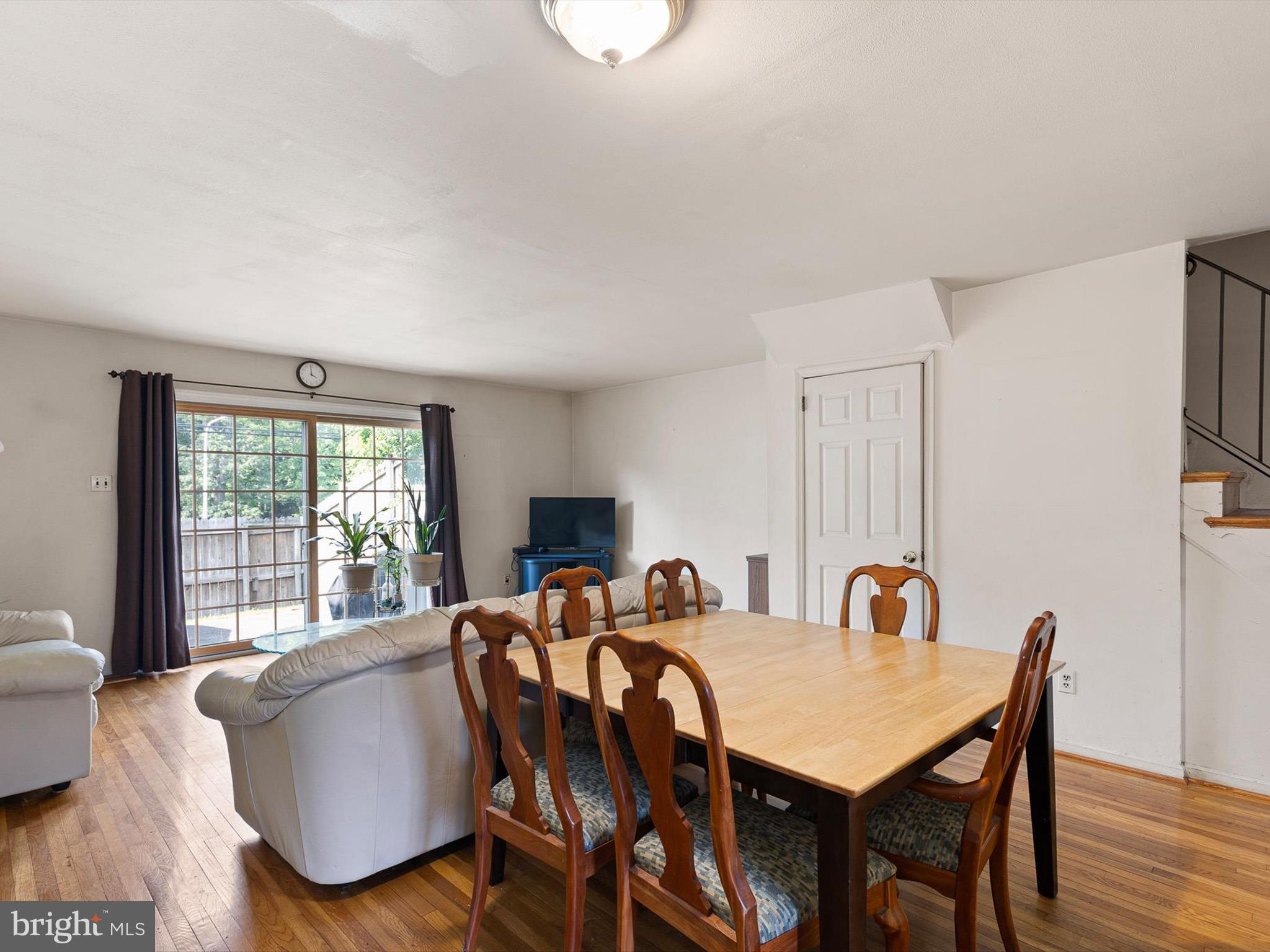 10 DUQUESNE COURT