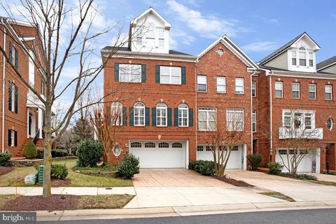 Townhouse For Sale - 2725 Cabernet Lane<br/> ANNAPOLIS, MD 21401