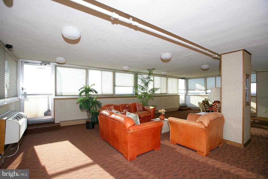 WASHINGTON TOWER - Residential Lease