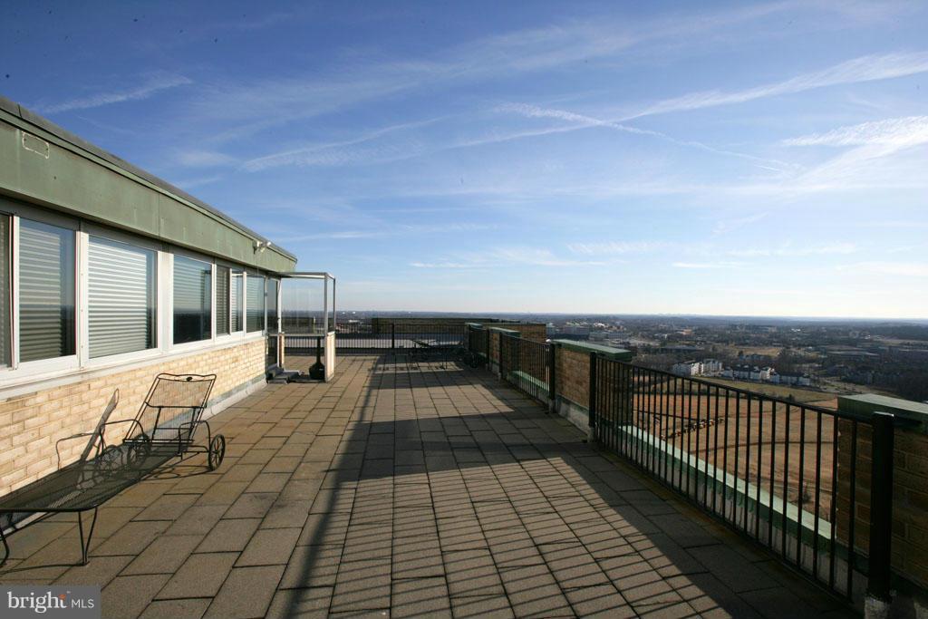 WASHINGTON TOWER - Residential Lease