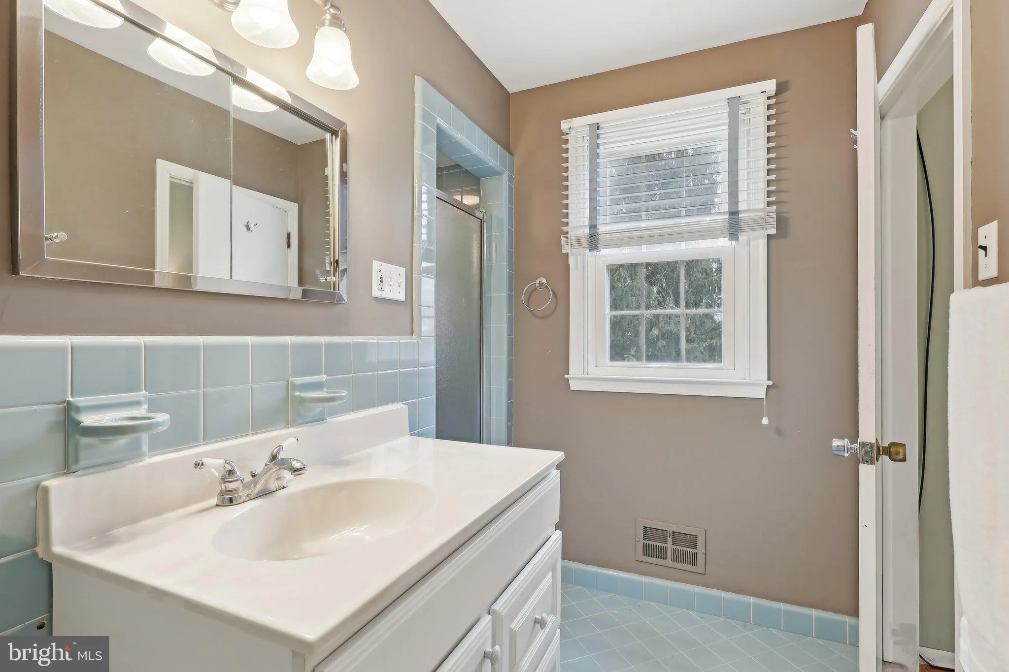 Berwyn, Pennsylvania 19312, United States, 6 Bedrooms Bedrooms, ,3 BathroomsBathrooms,Residential,Pending,1251