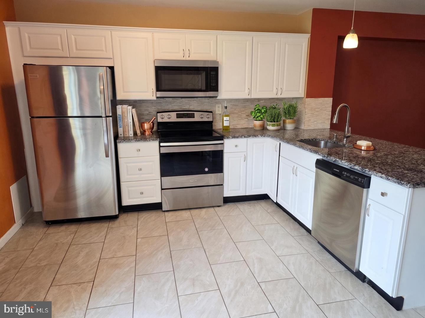 1803 WALNUT RIDGE ESTATES