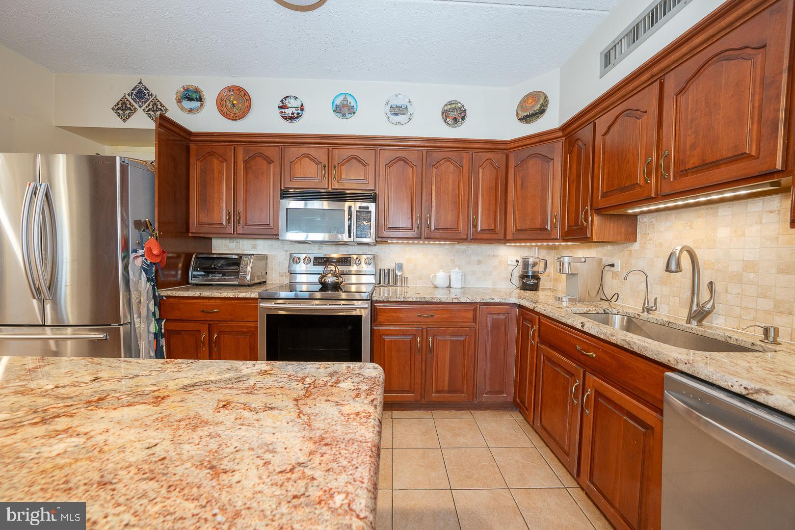 VALLEY FORGE TOWER - Residential