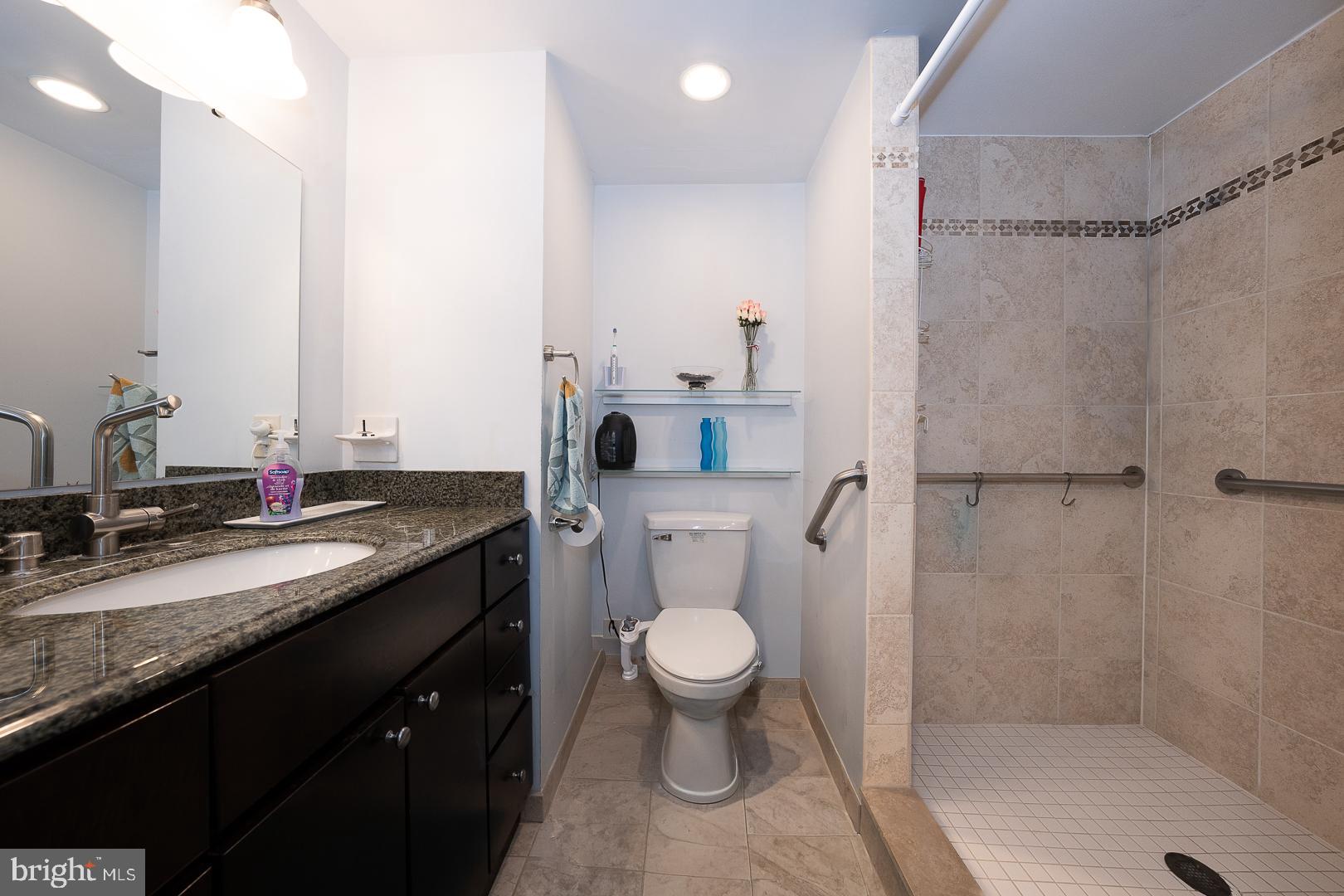 VALLEY FORGE TOWER - Residential