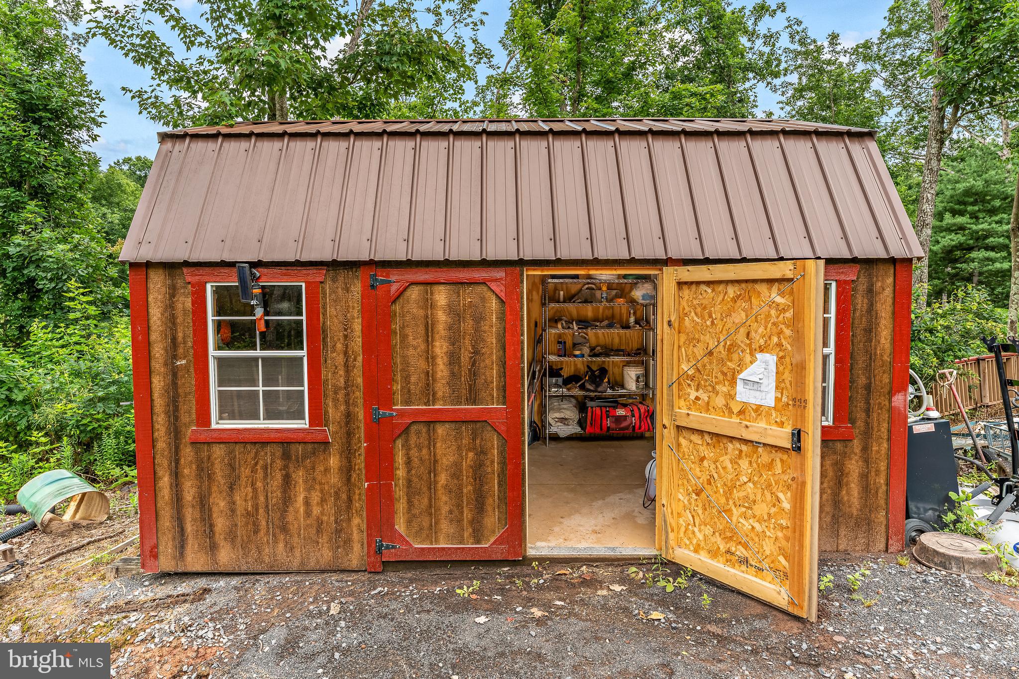 1305 WHISPERING PINES ROAD