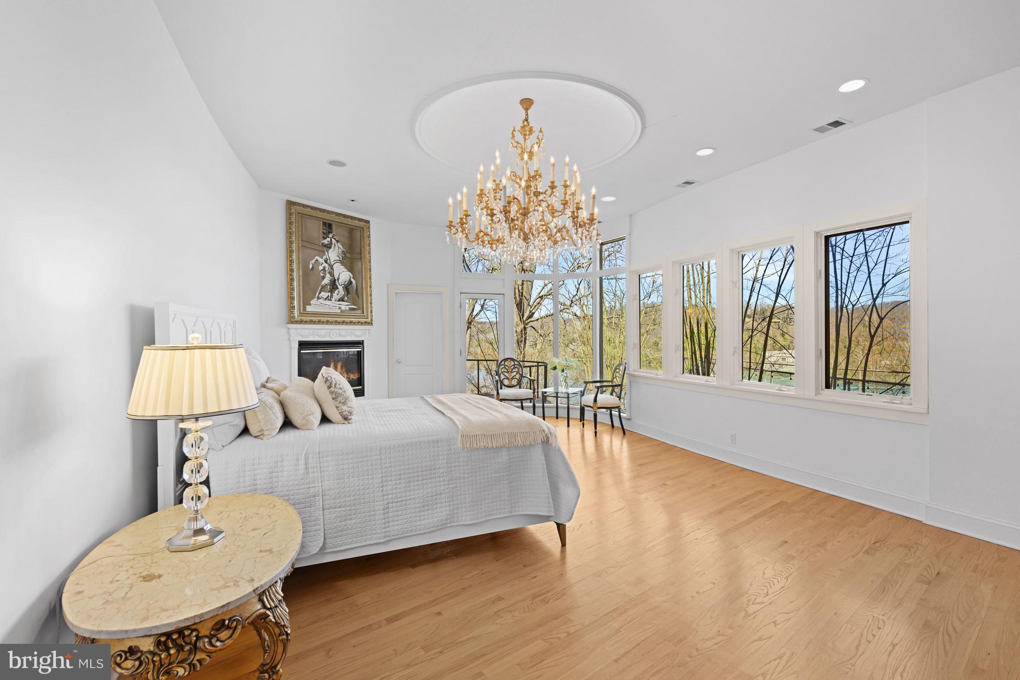 CHAIN BRIDGE - Residential