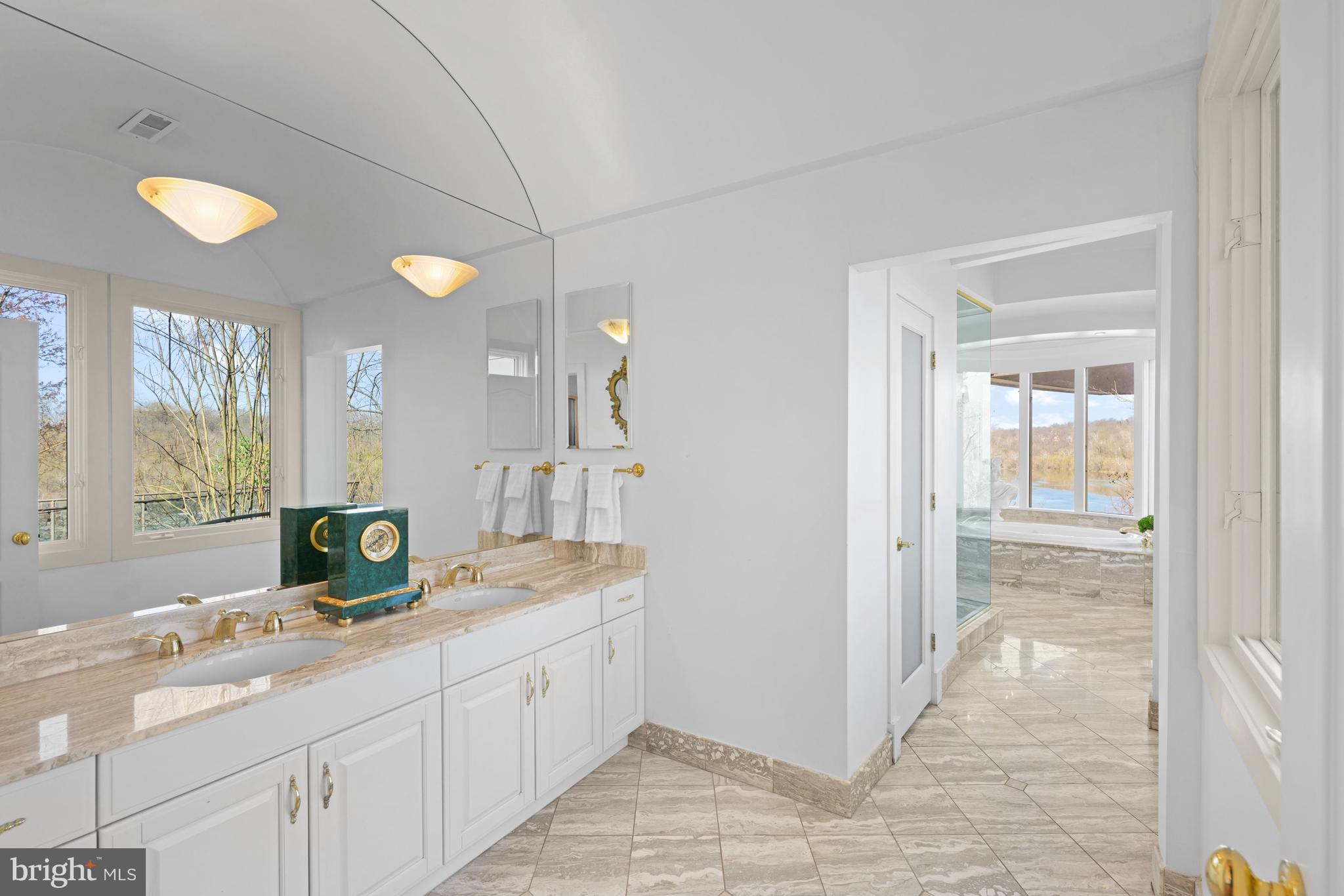 CHAIN BRIDGE - Residential