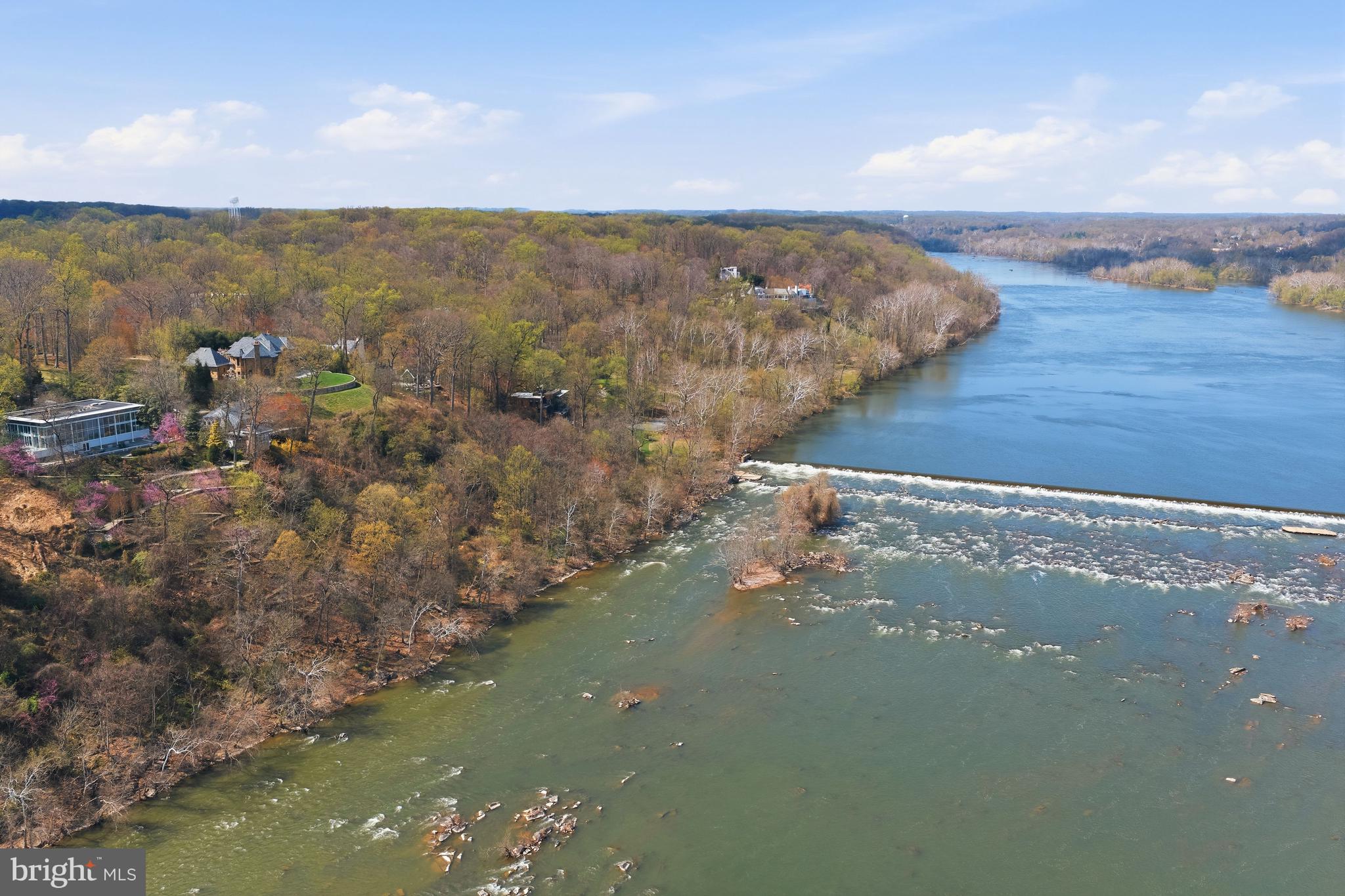 CHAIN BRIDGE - Residential