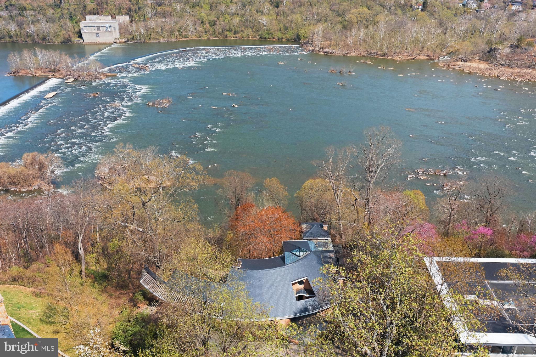CHAIN BRIDGE - Residential