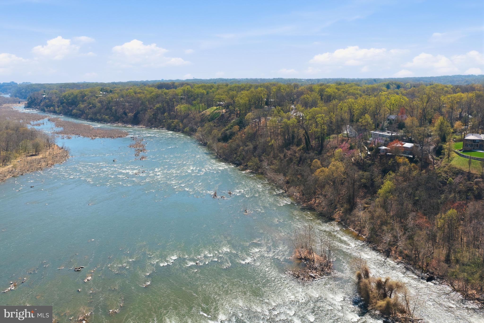 CHAIN BRIDGE - Residential