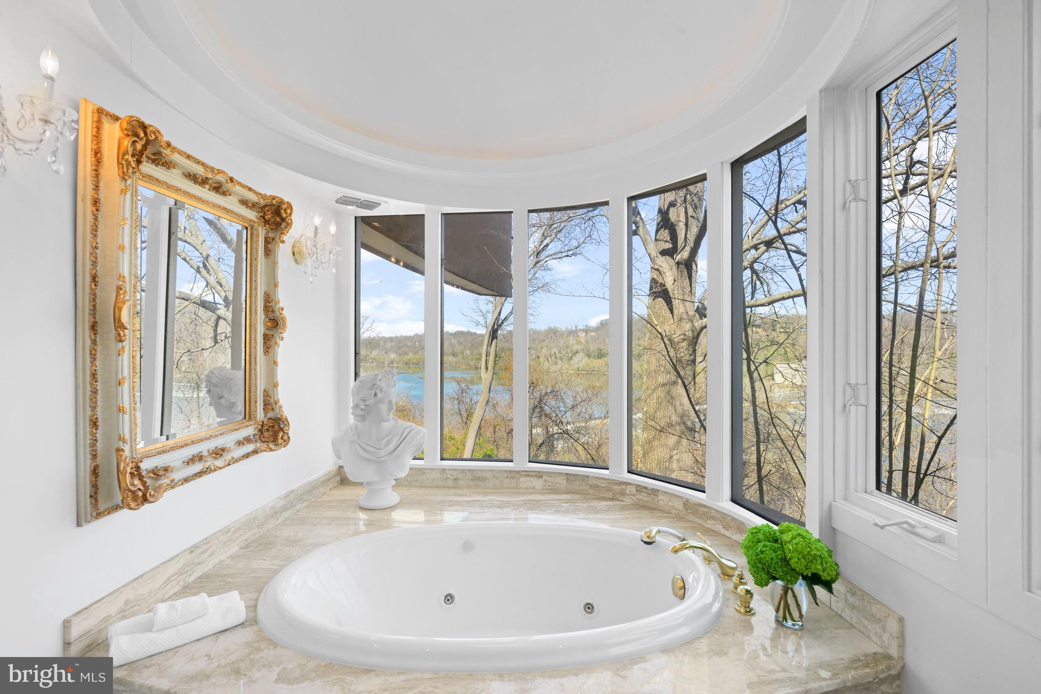 CHAIN BRIDGE - Residential