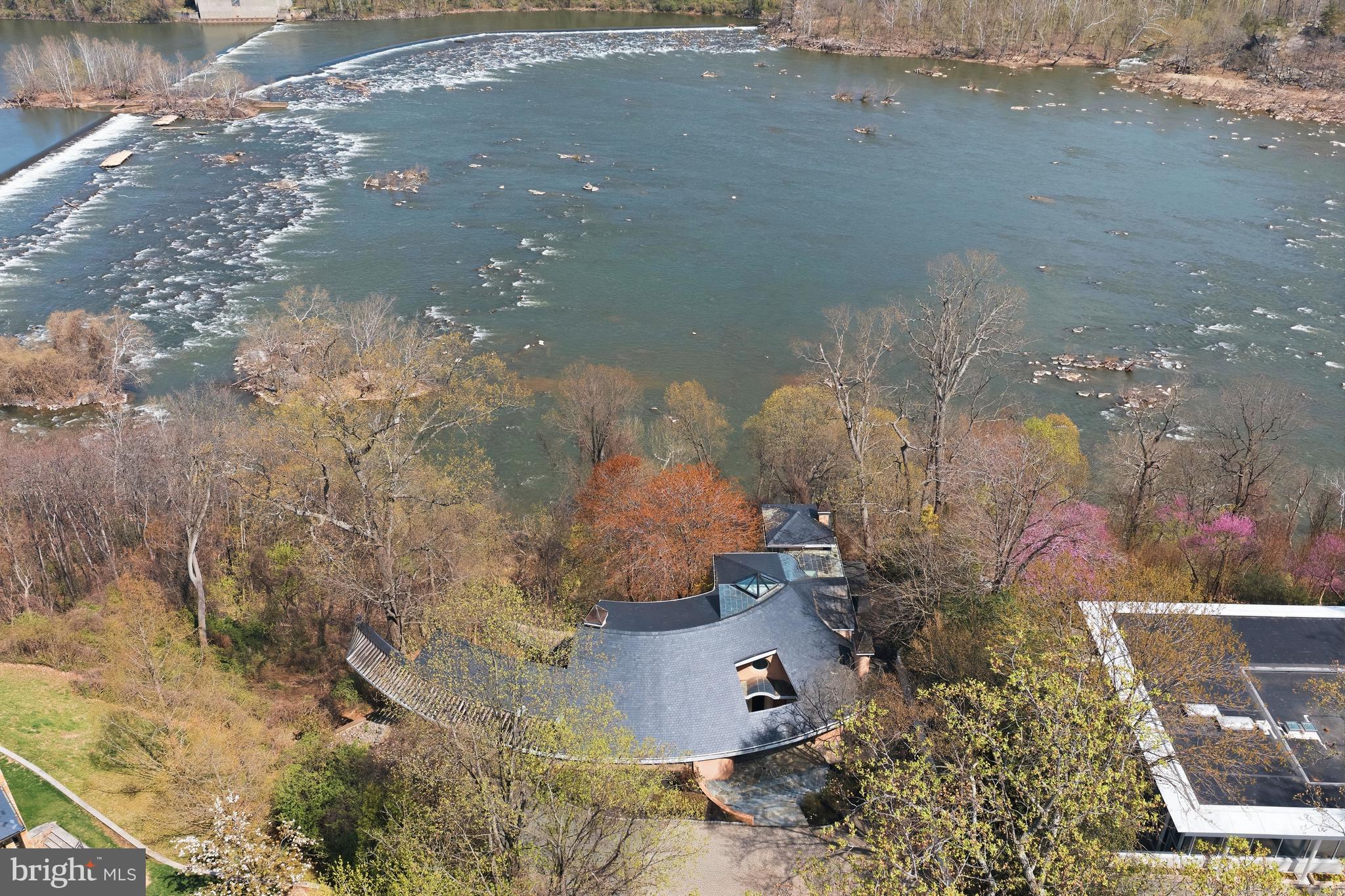 CHAIN BRIDGE - Residential