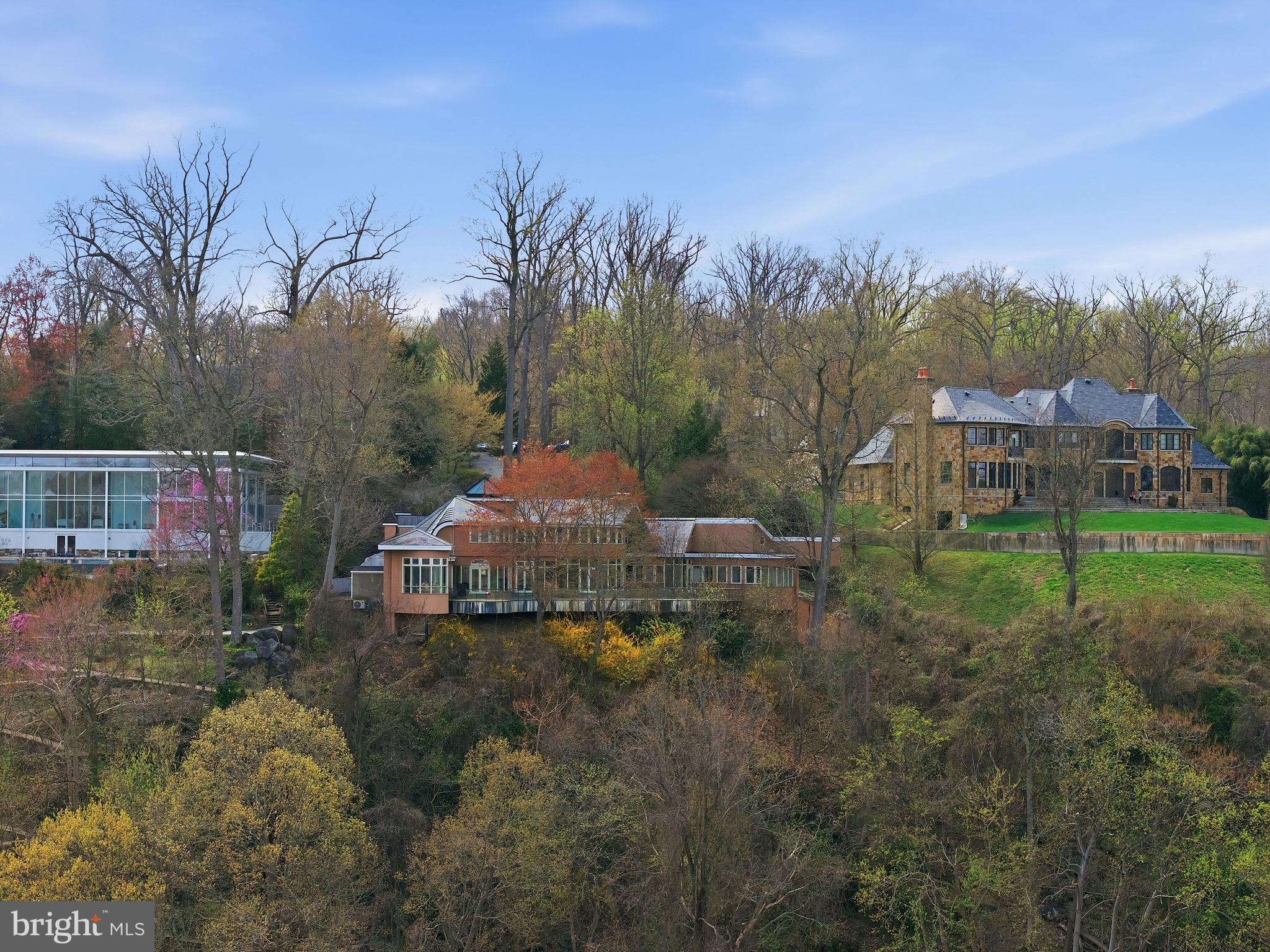 CHAIN BRIDGE - Residential