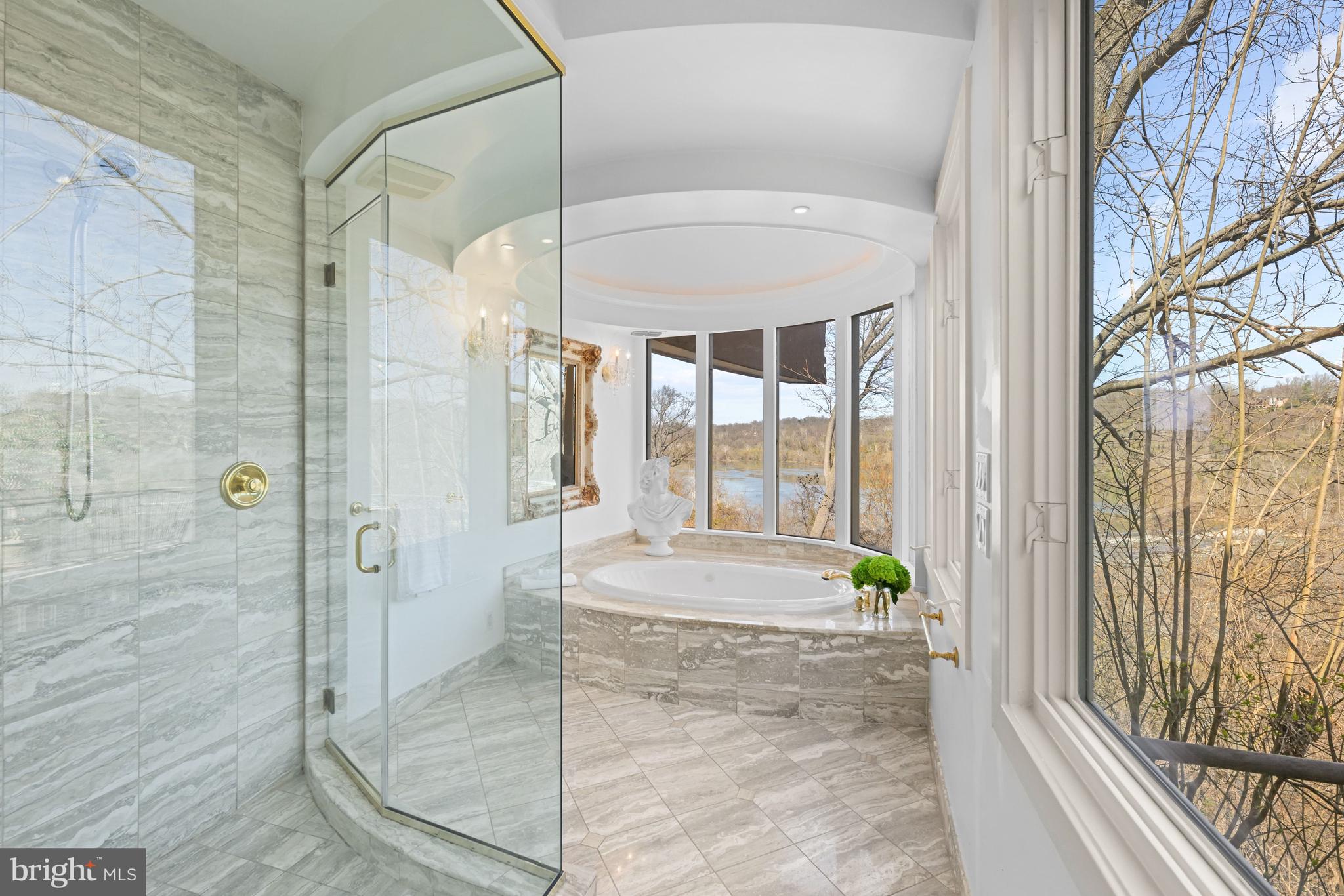 CHAIN BRIDGE - Residential