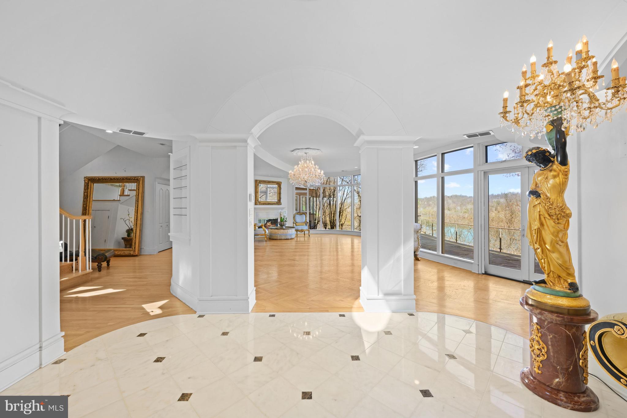 CHAIN BRIDGE - Residential