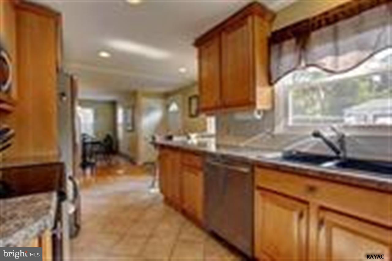 HOLLYWOOD HEIGHTS - Residential