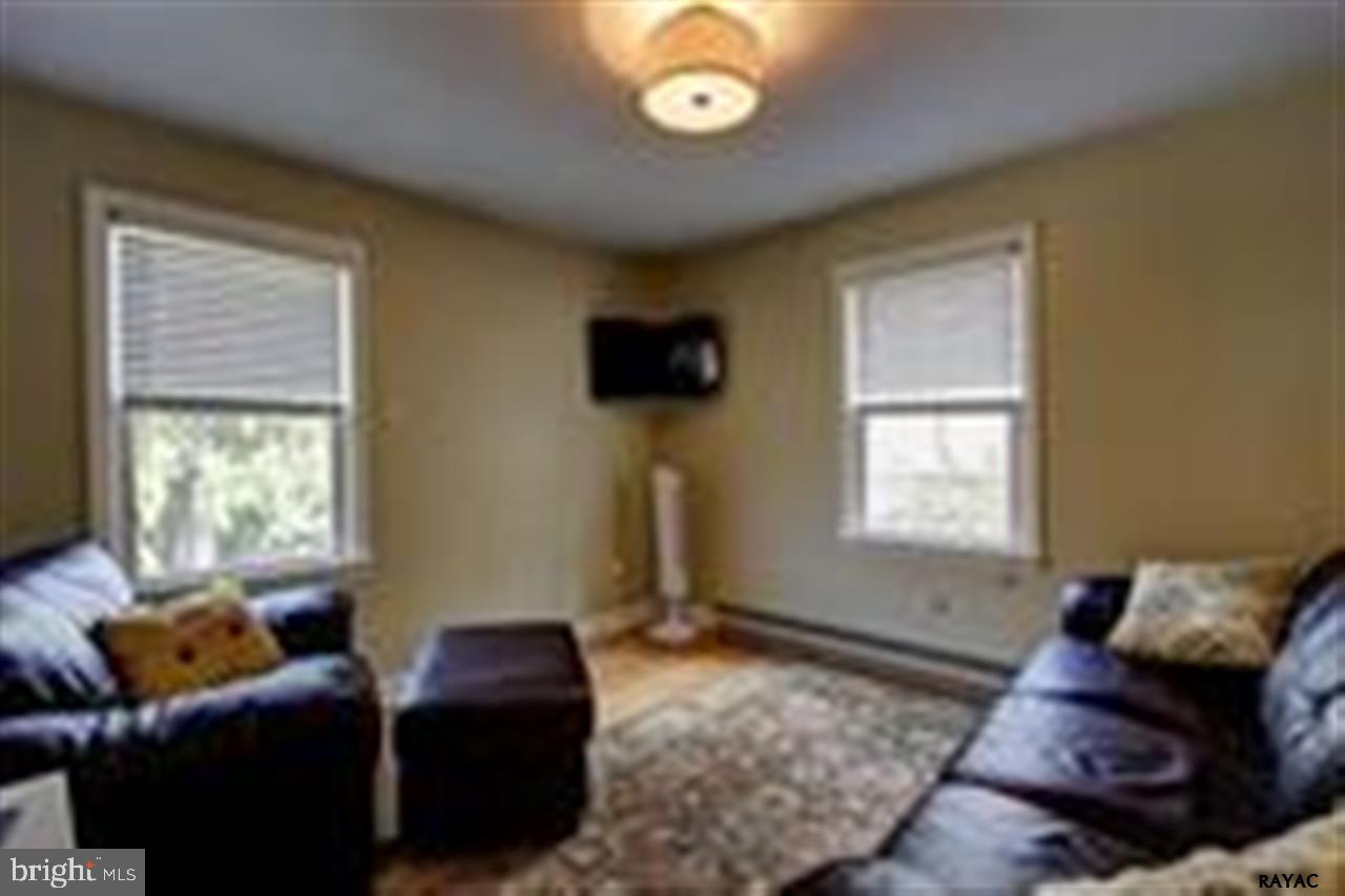 HOLLYWOOD HEIGHTS - Residential