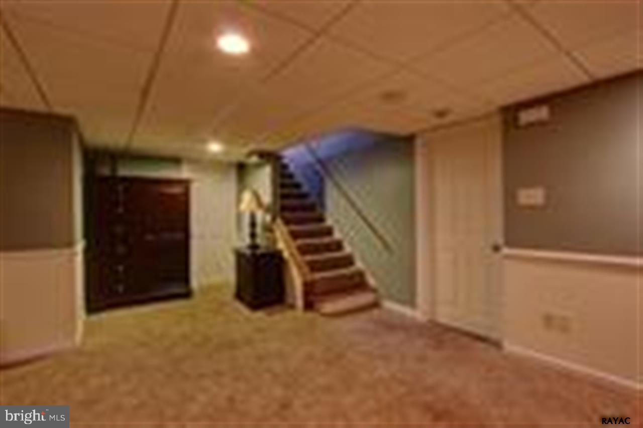 HOLLYWOOD HEIGHTS - Residential