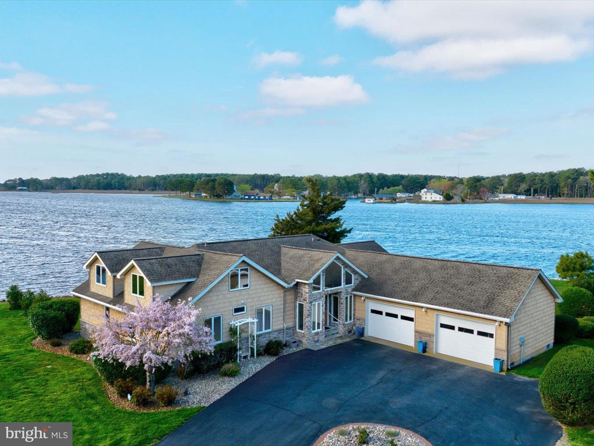 HIDDEN HARBOR - Residential