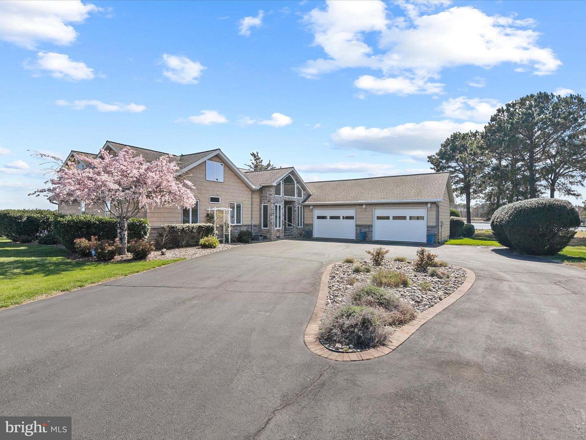 HIDDEN HARBOR - Residential