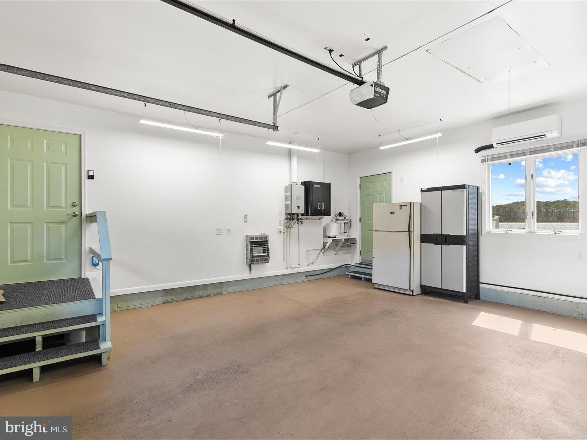 HIDDEN HARBOR - Residential