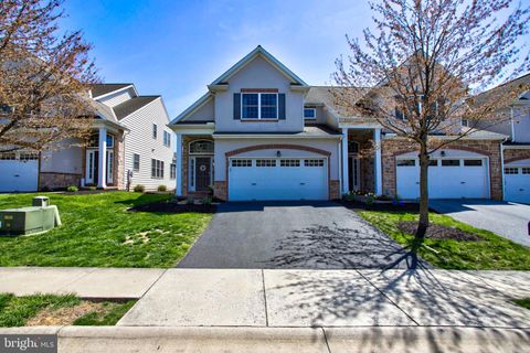 Photo of 123 BANEBERRY LN, LITITZ, PA 17543 (MLS # PALA2032454)