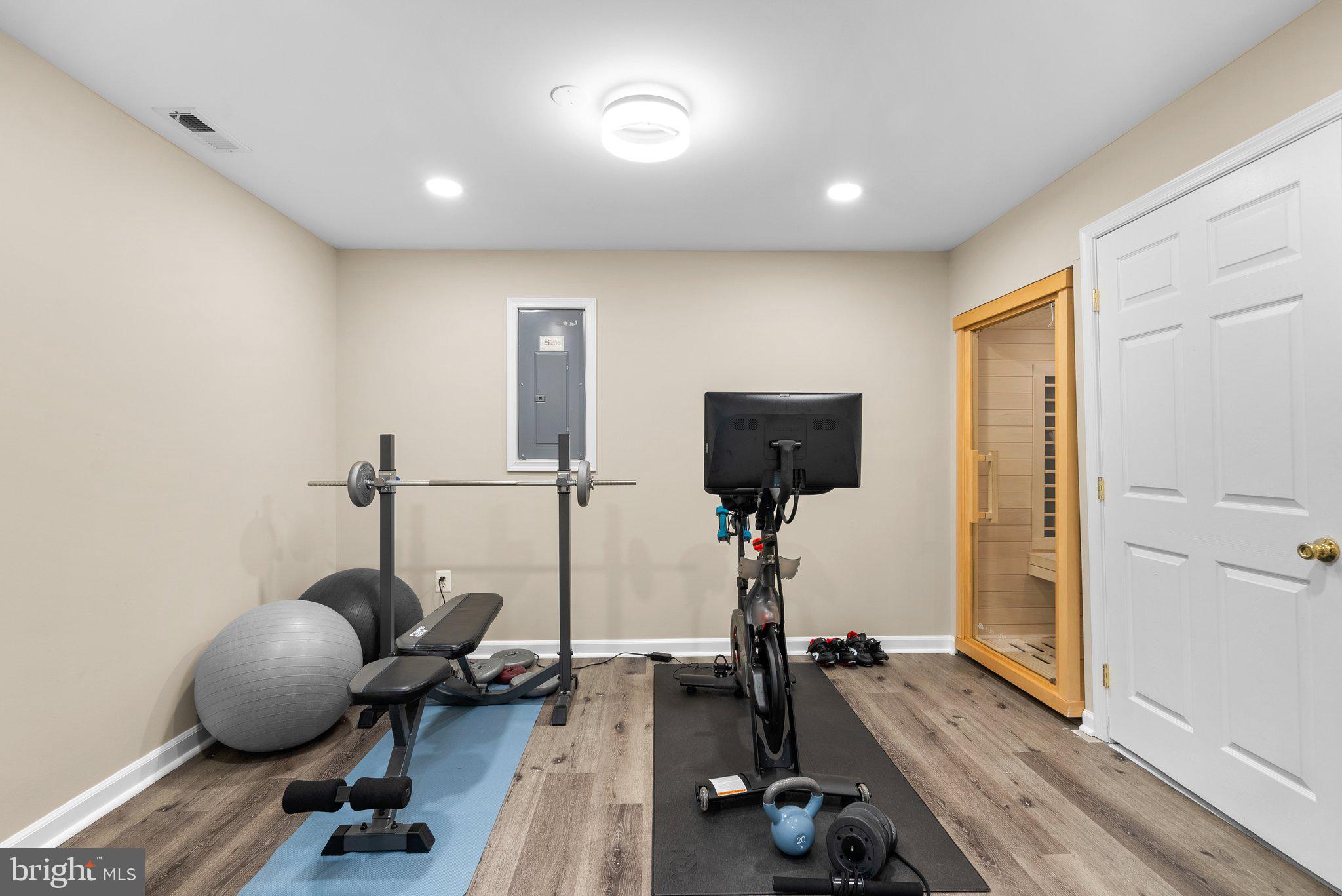 BLUE SPRING FARM - Residential