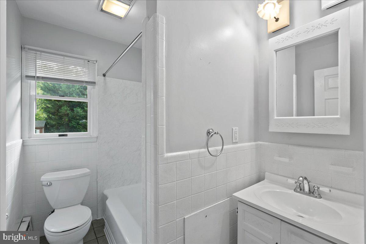 COLESVILLE OUTSIDE - Residential Lease