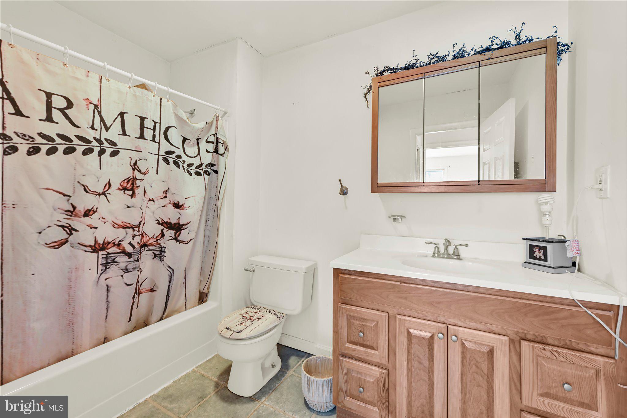 HILLSIDE - Residential