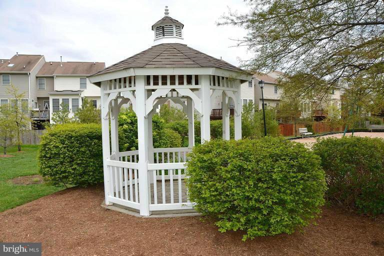 RIVER OAKS - Residential