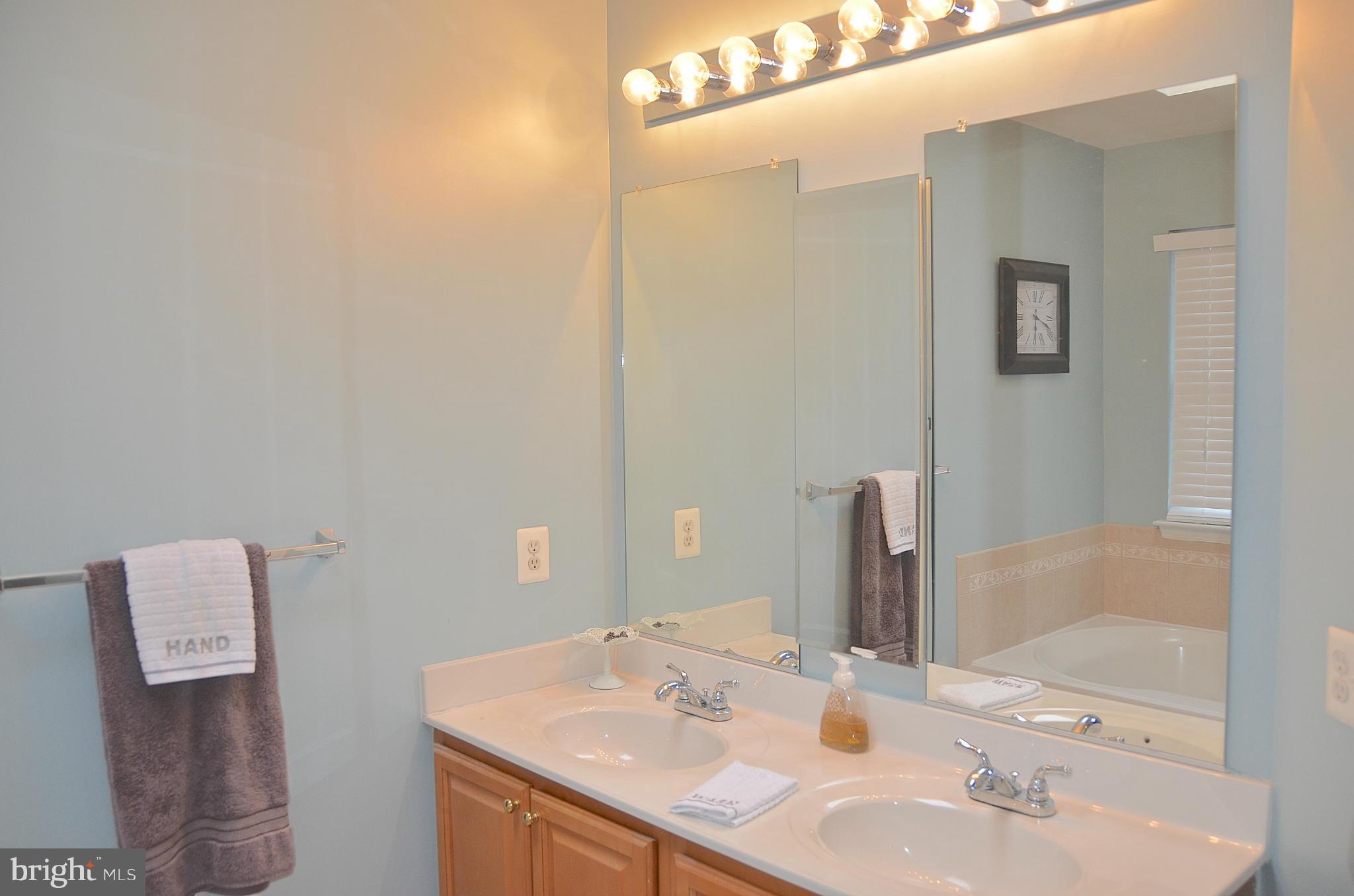 RIVER OAKS - Residential