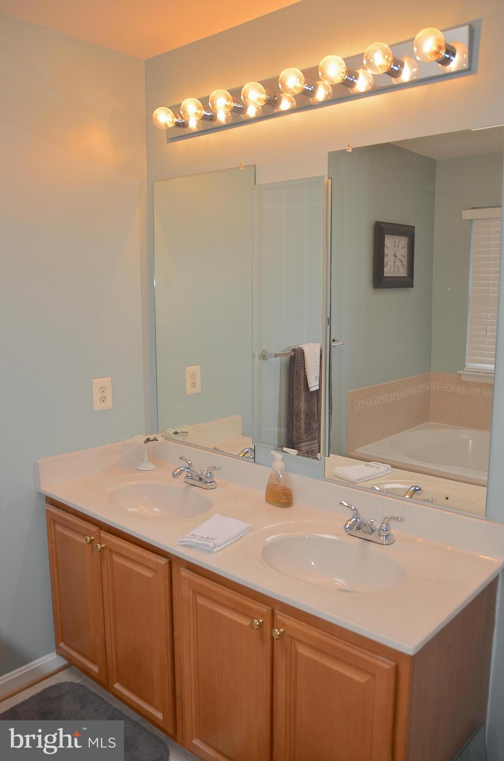 RIVER OAKS - Residential