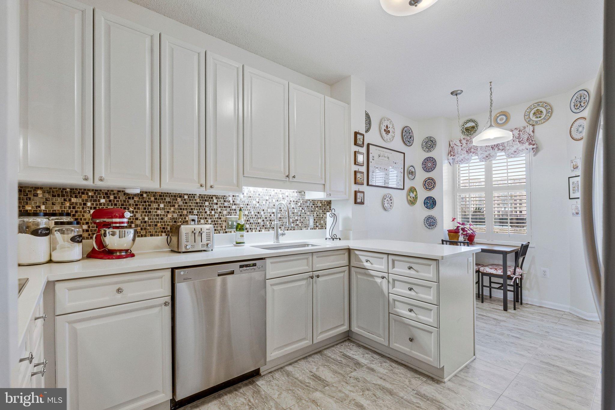 LANSDOWNE WOODS - Residential