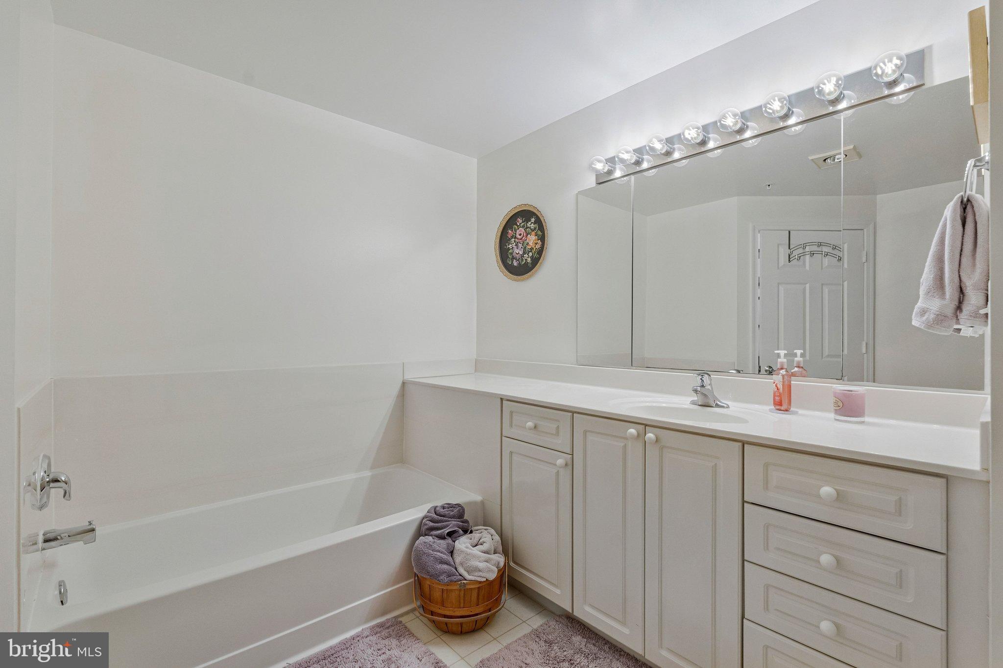 LANSDOWNE WOODS - Residential