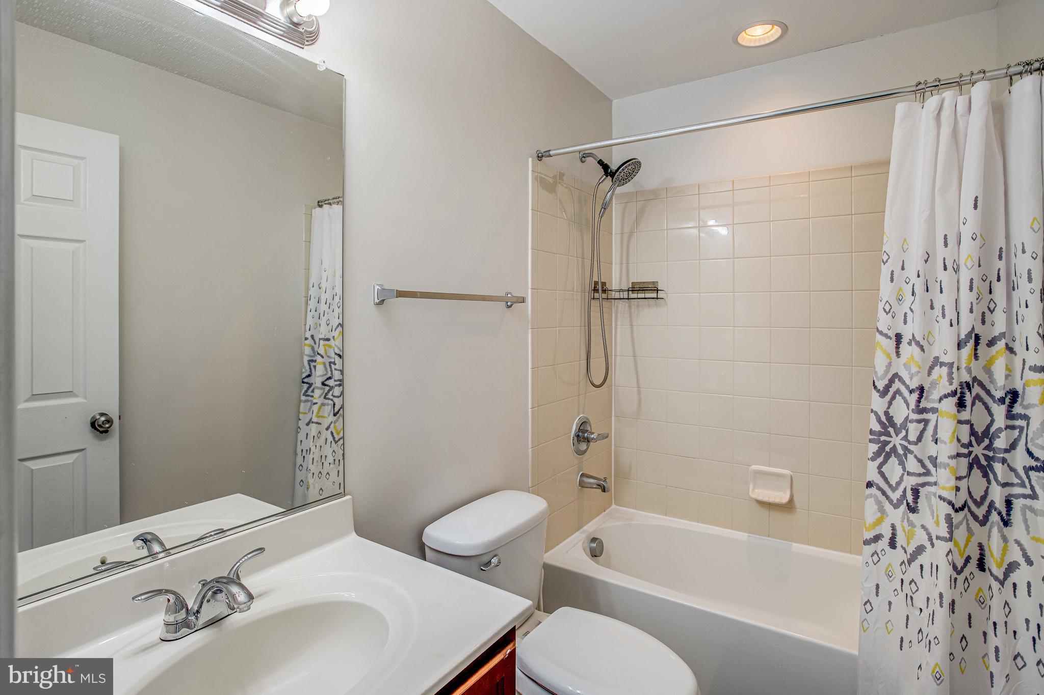 POWELLS RUN VILLAGE COND - Residential