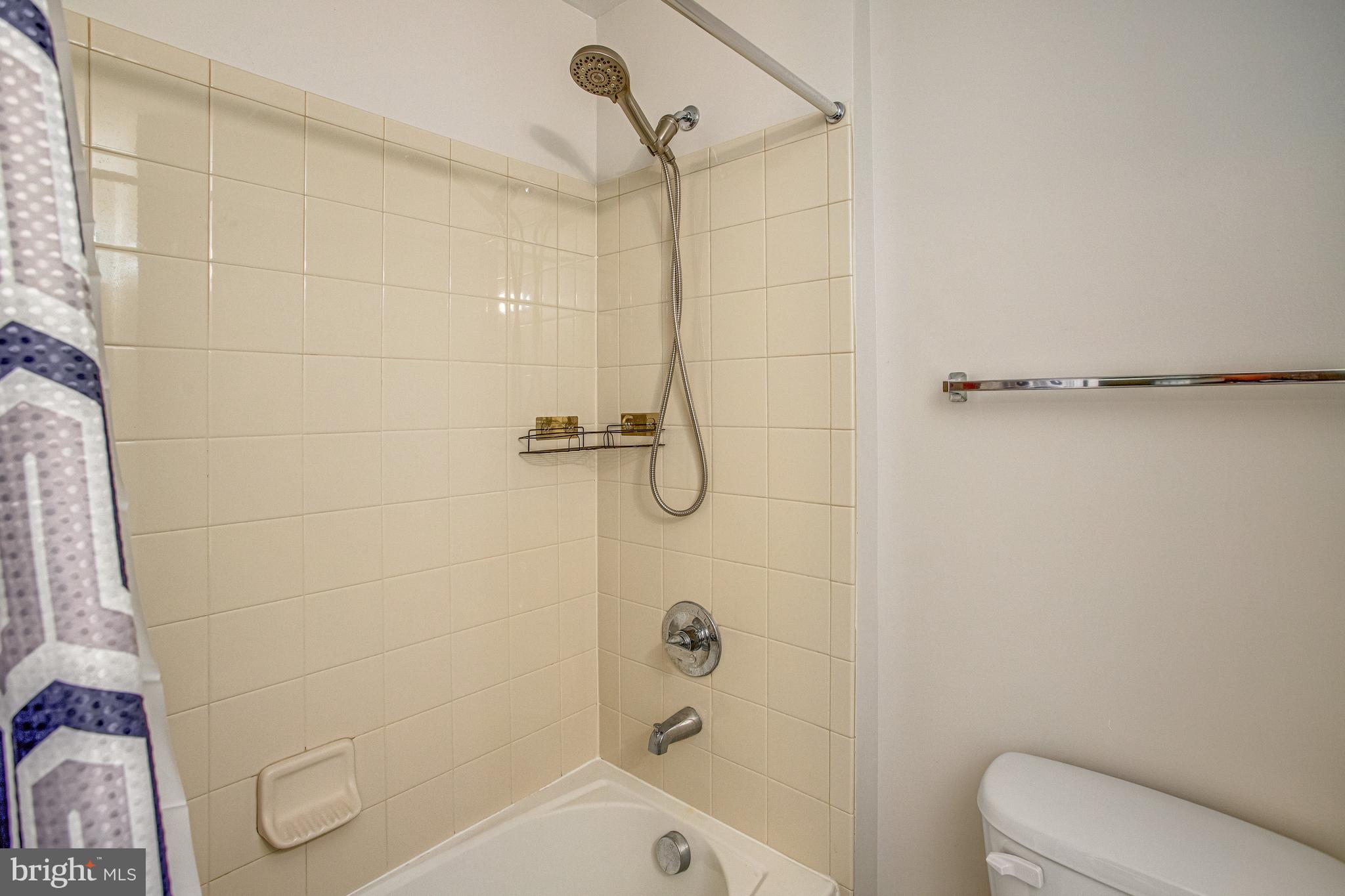 POWELLS RUN VILLAGE COND - Residential