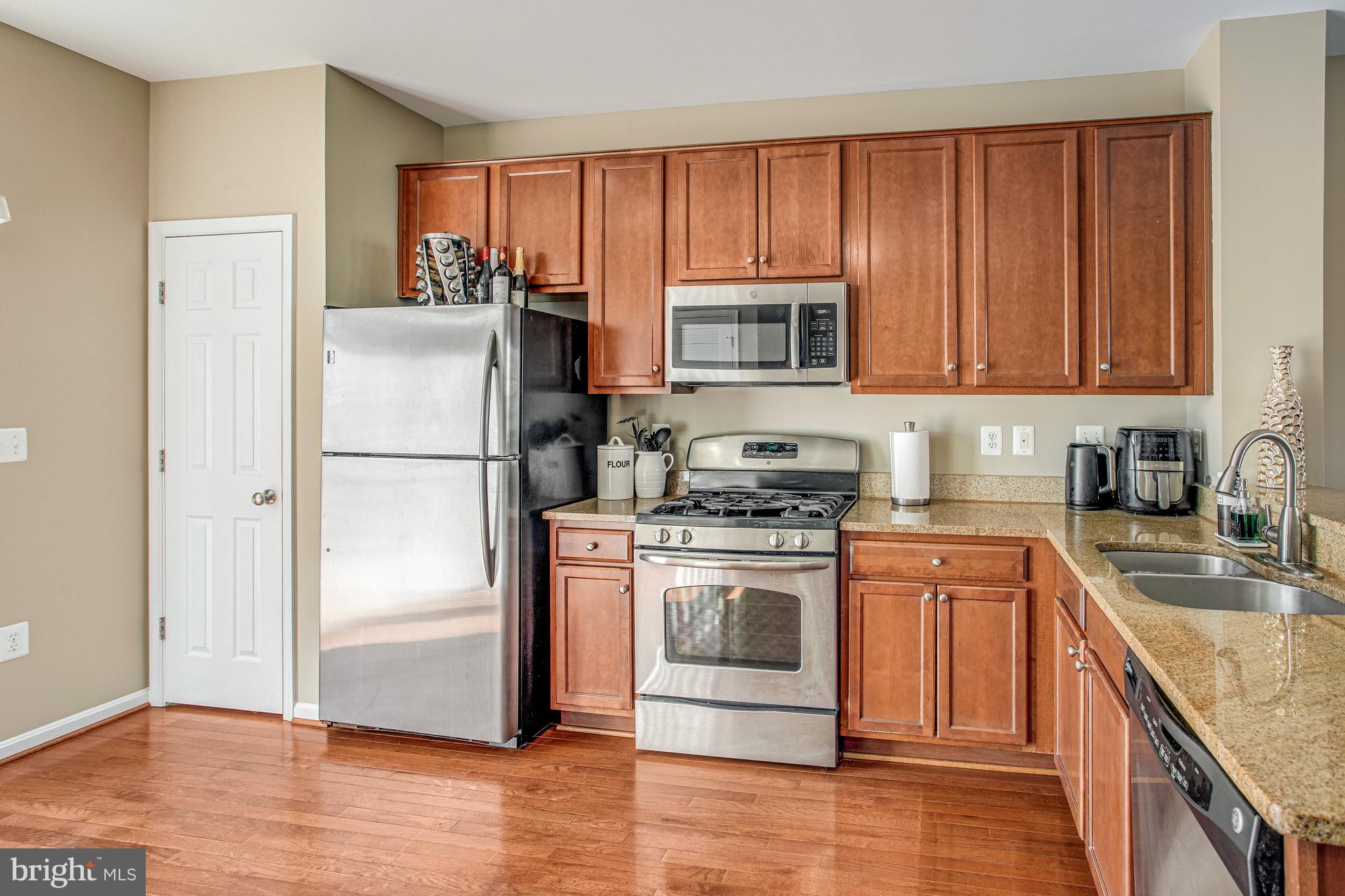 POWELLS RUN VILLAGE COND - Residential