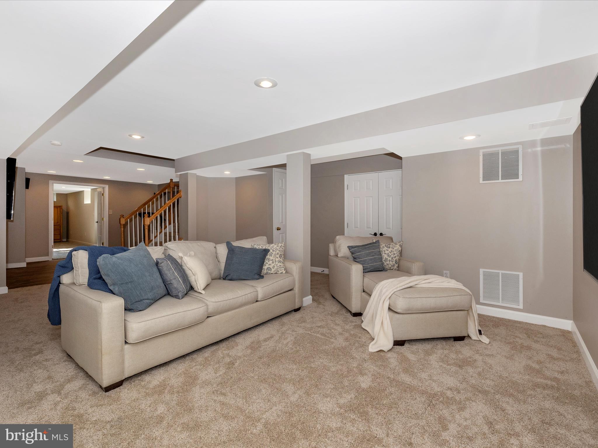 RIVER DOWNS - Residential