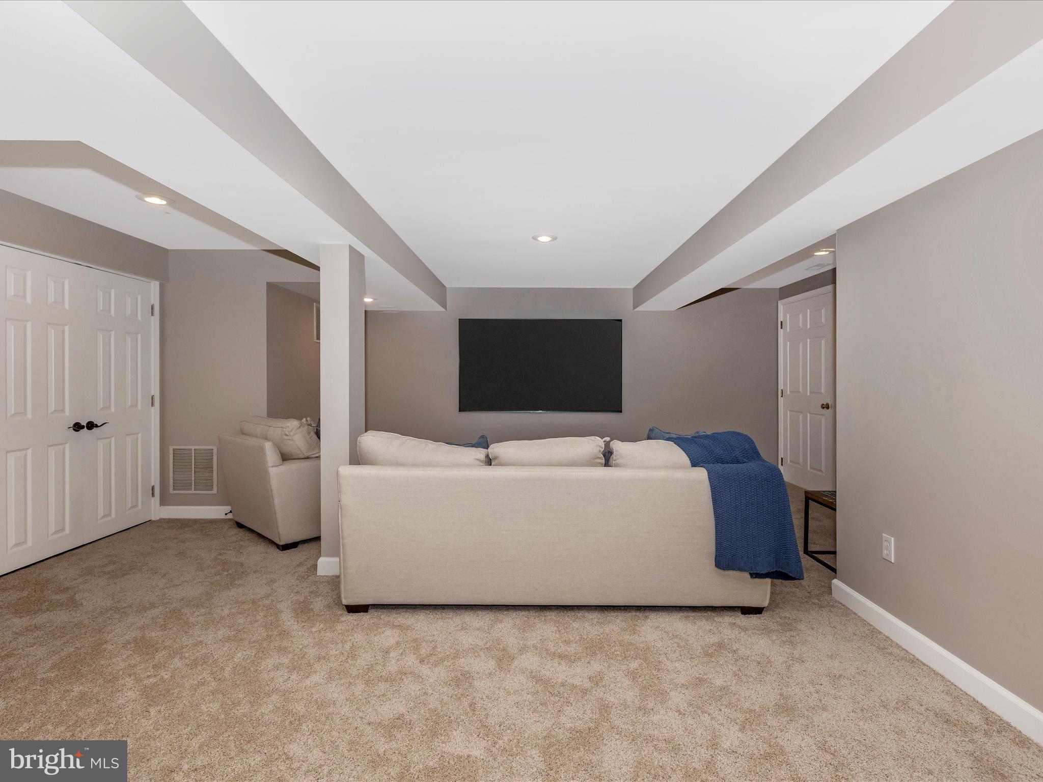 RIVER DOWNS - Residential