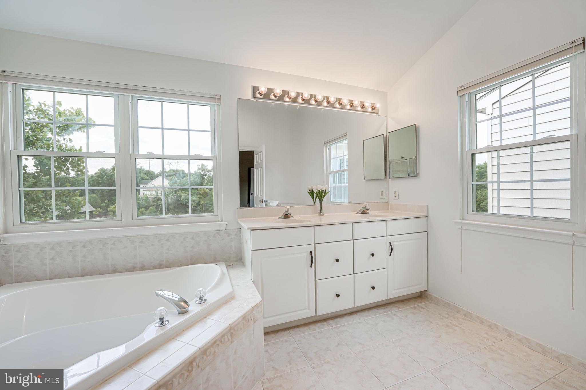 NORTHLAKE - Residential