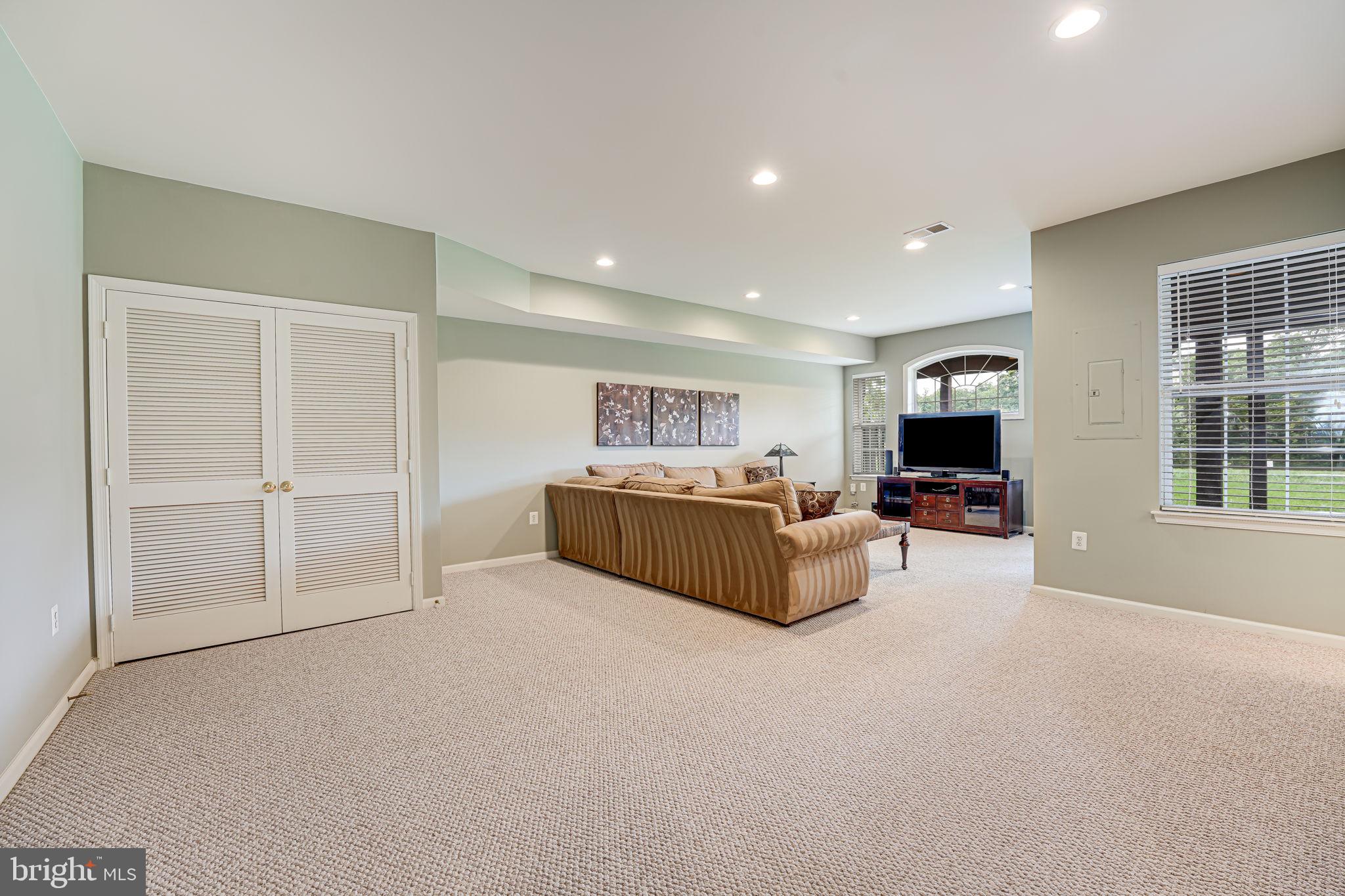 NORTHLAKE - Residential