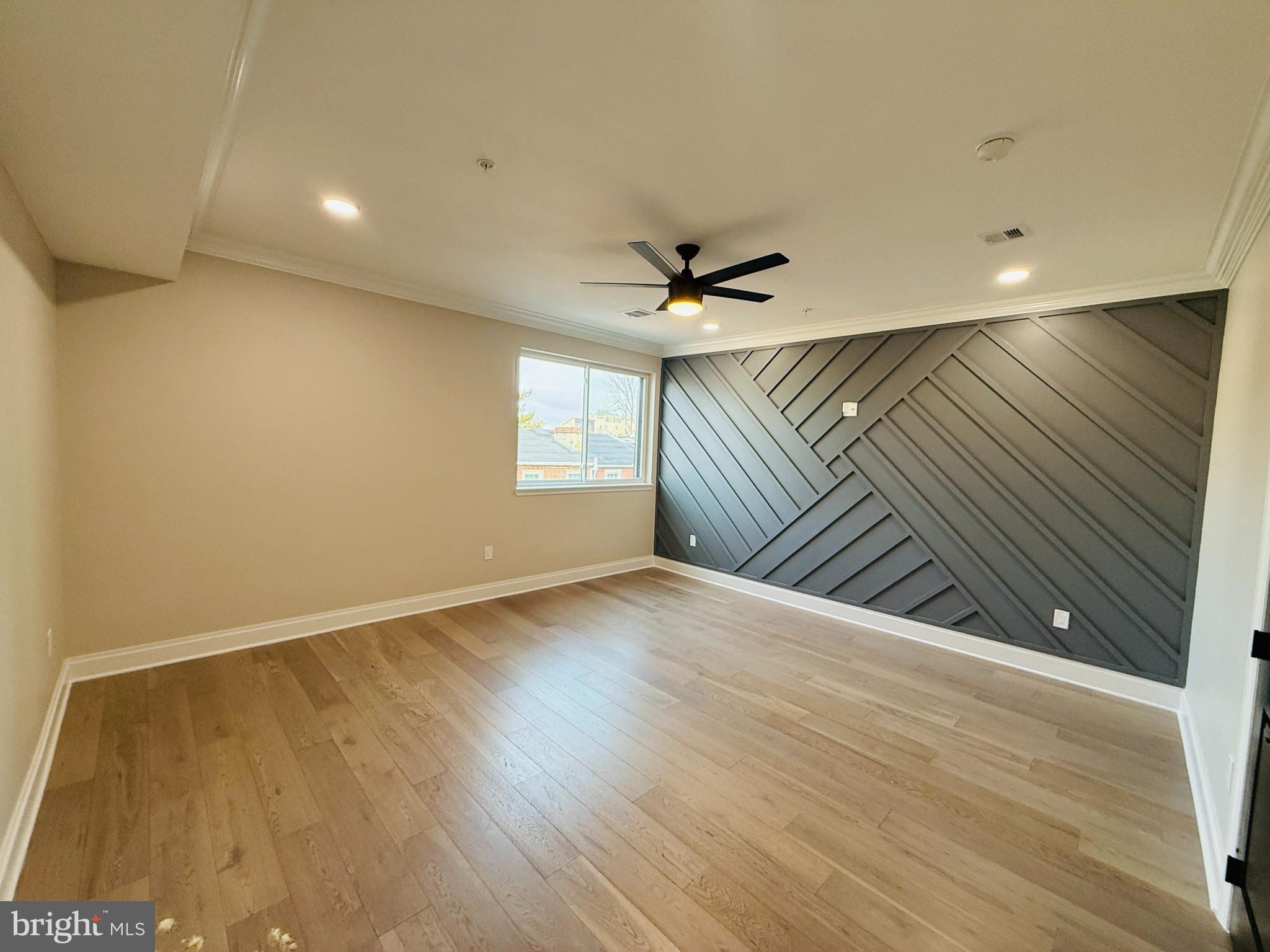 QUEEN VILLAGE - Residential