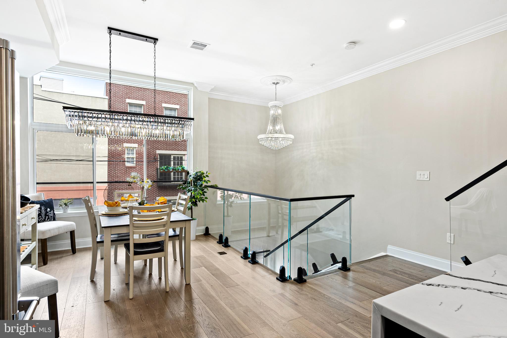 QUEEN VILLAGE - Residential