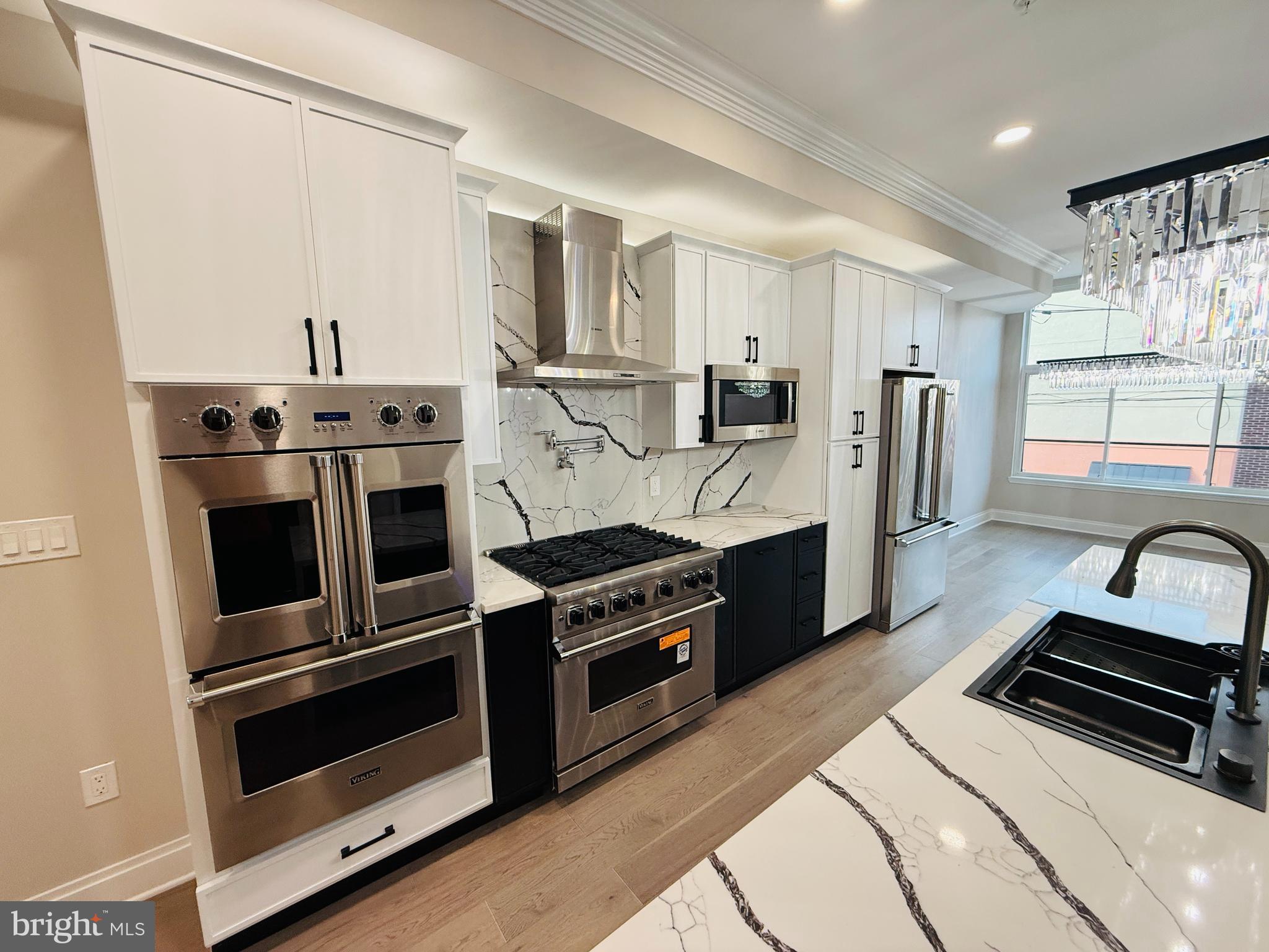 QUEEN VILLAGE - Residential