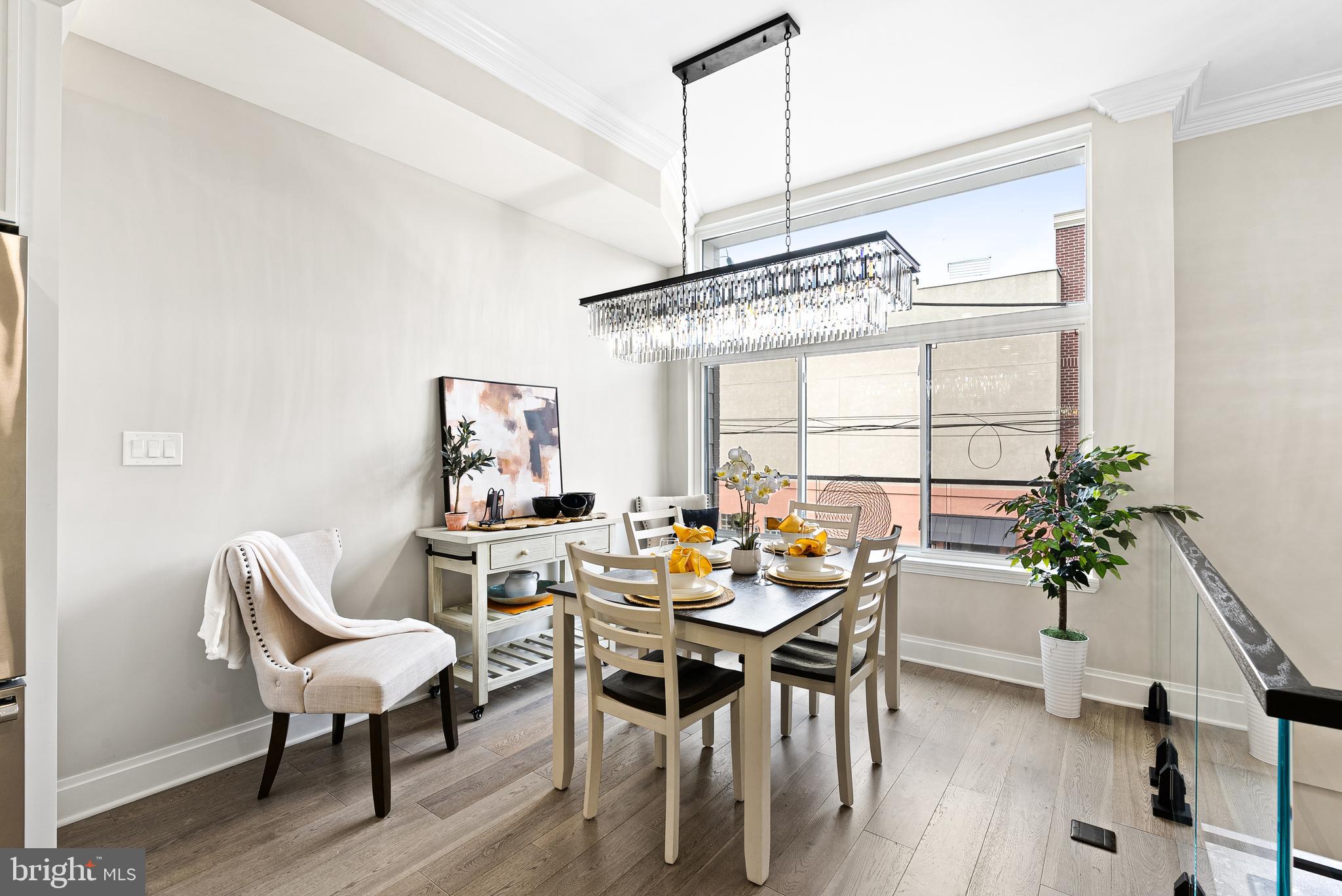QUEEN VILLAGE - Residential