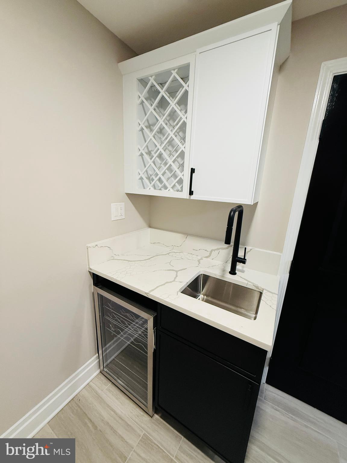 QUEEN VILLAGE - Residential