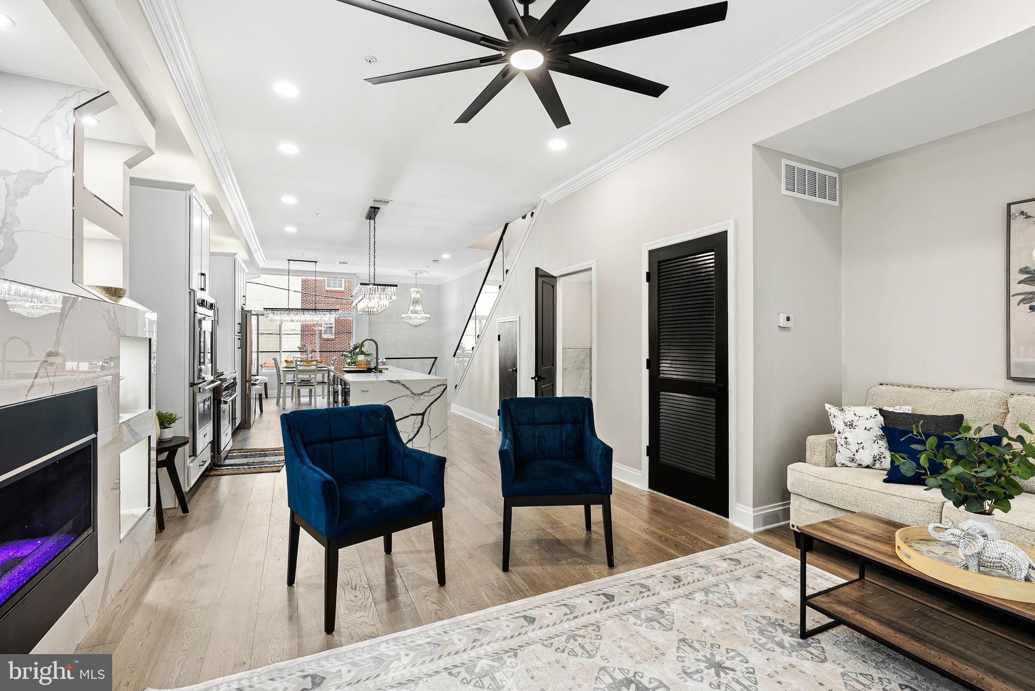 QUEEN VILLAGE - Residential
